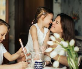 Stay-at-Home Mom – Research | Benefits | Drawbacks